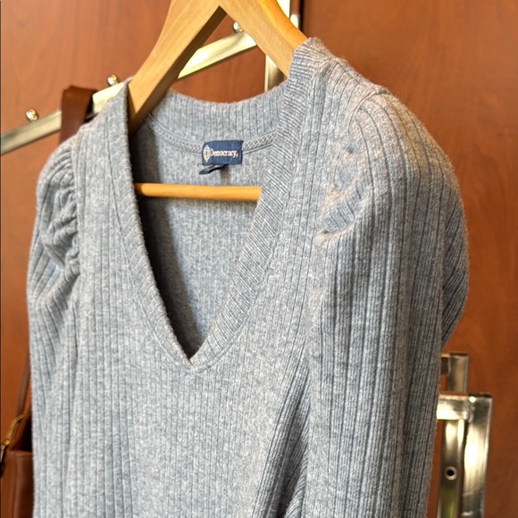 🔥SALE Democracy NWOT Denim Blue Super soft Puff Sleeve V-Neck Ribbed Women's Top - Picture 5 of 7